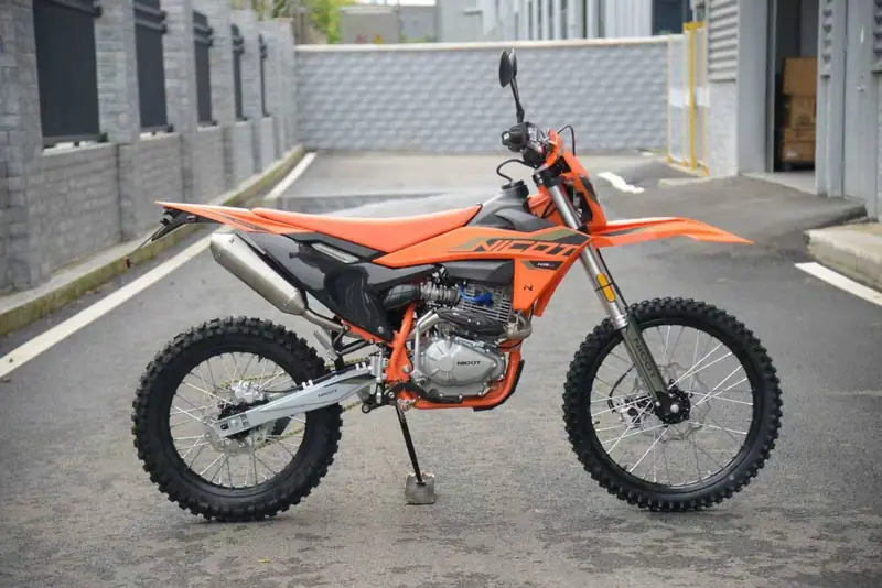 NICOT KR4-250PR בחצר, מהצד